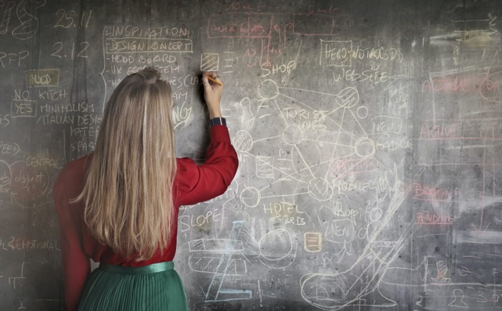 Deal Clustering in Sales Pipeline: Stop Averaging, Start Seeing
